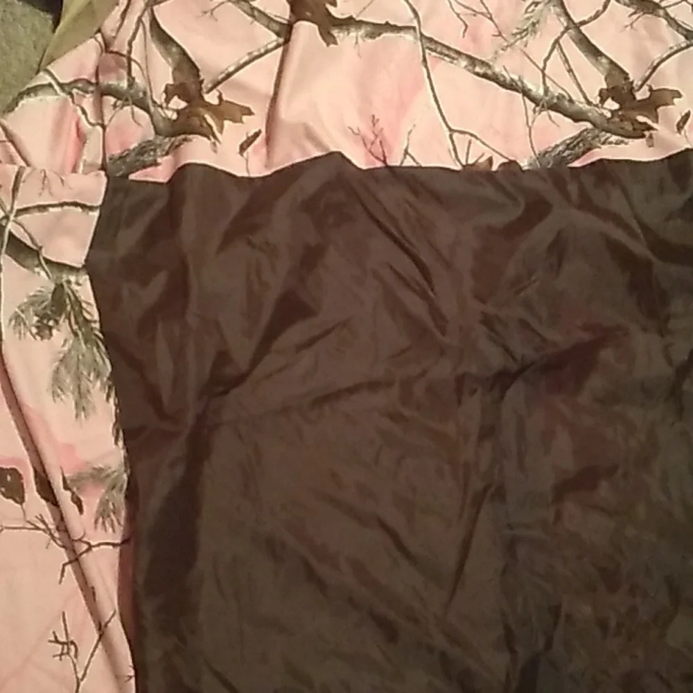 NWOT  🫎 Realtree PINK CAMOUFLAGE Twin BED SKIRT  UNISEX